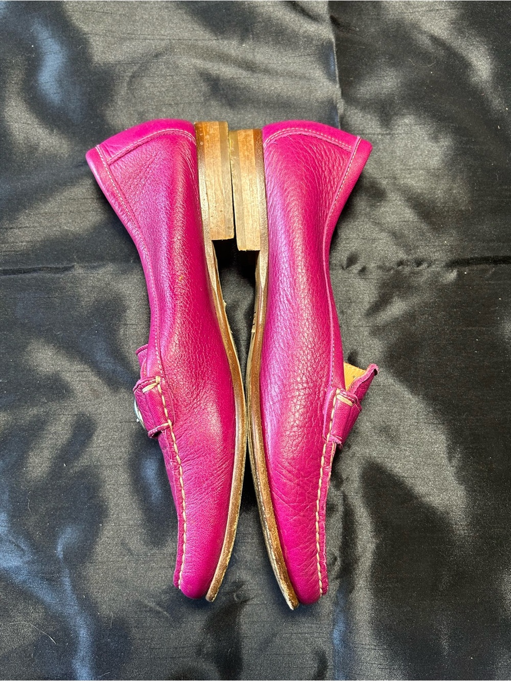 VINTAGE! Coach Fuchsia Leather Buckle Loafers - Picture 4 of 7
